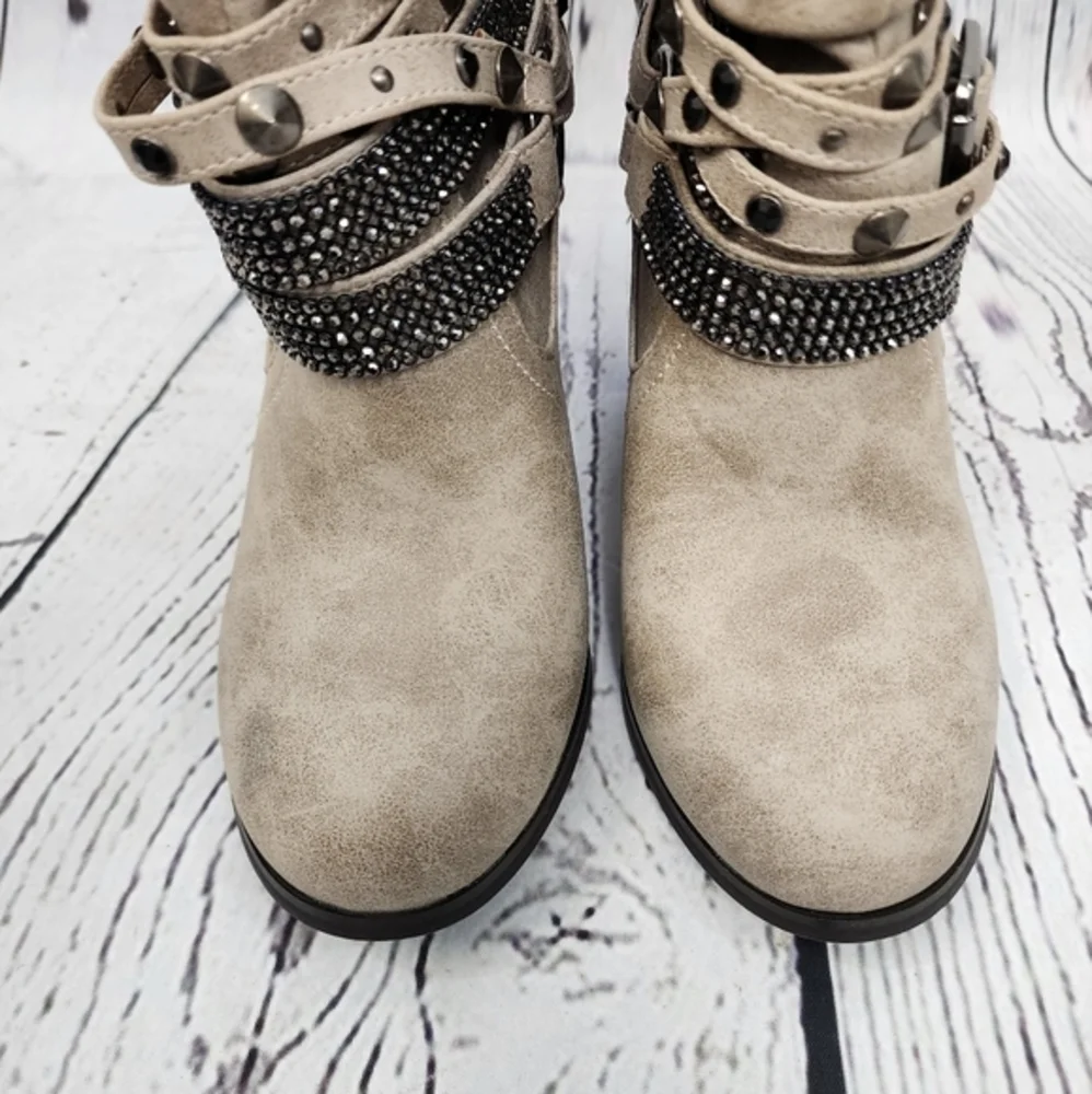 Dominique‎ Nicole Charleston Slouch Strappy Studded Booties